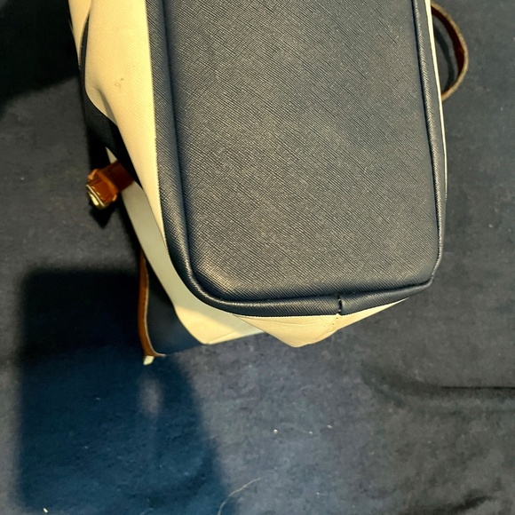 Michael Kors Designer Purse - Picture 6 of 9